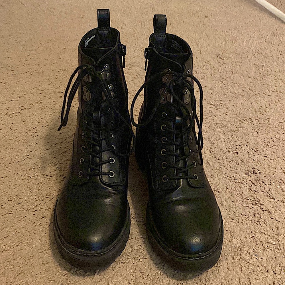 Black combat boots size 6 (big girl)!
